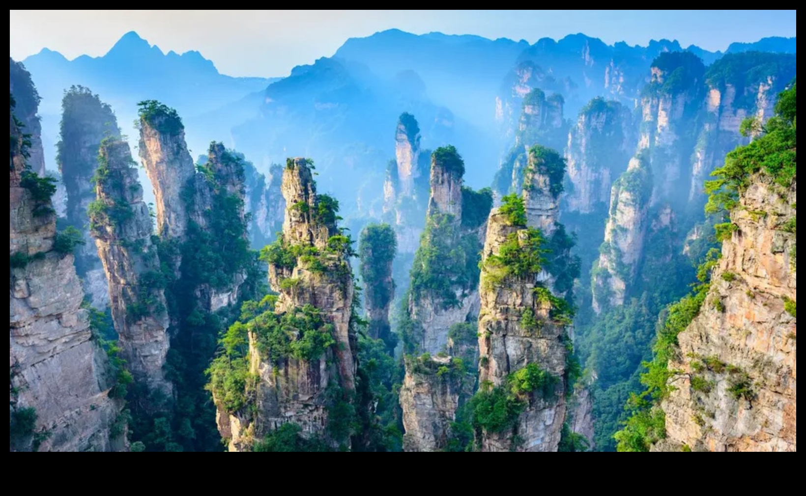 ما أهمية التكوينات الجيولوجية في تشكيل المناظر الطبيعية؟