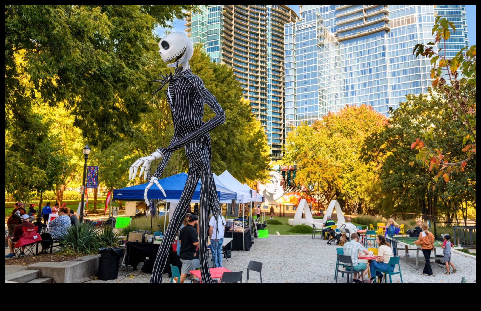 الشوارع على قيد الحياة: نبض الساحات الحضرية ومناظر الشوارع