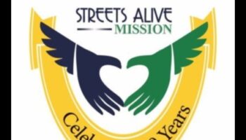 الشوارع على قيد الحياة: نبض الساحات الحضرية ومناظر الشوارع