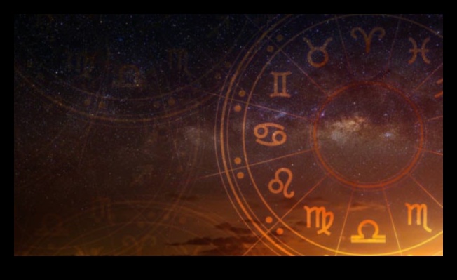 المصفوفة الفلكية: الأنماط والتكوينات في المدارات الكونية