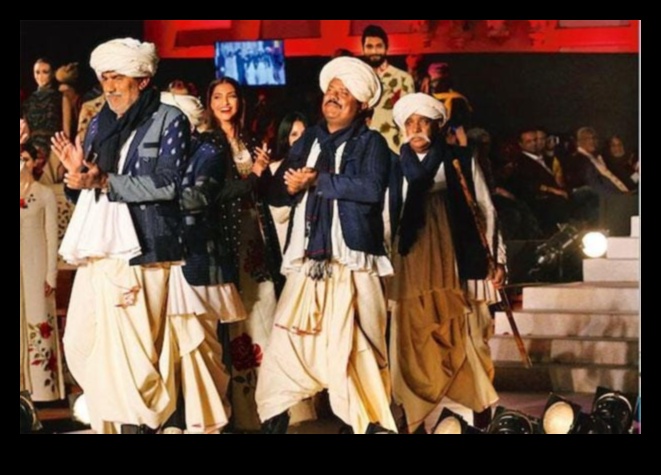 خادي يؤرخ قطعة قماش حية في الفن الهندي 1 سجلات خادي: القماش المنسوج يدويًا في الفن الهندي